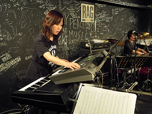 cinema121122_75.jpg(88831 byte)